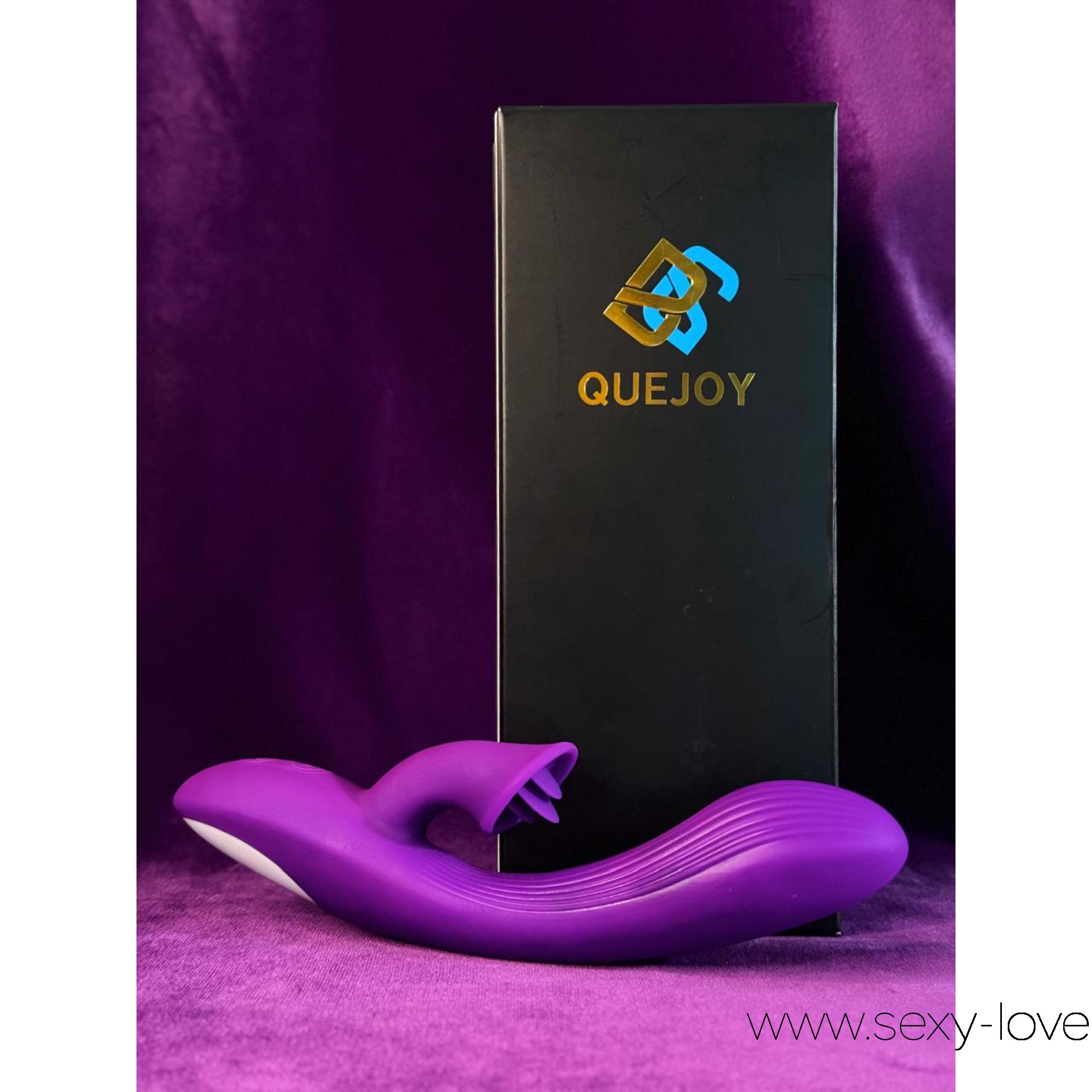 QUEJOY/вибратор-кролик фиолетовый, 
	Фиолетовый рельефный вибратор-кролик QUEJOY — твой билет в мир удовольствия!

	Познакомься с настоящим мастером наслаждения — вибратором-кроликом QUEJOY в соблазнительном фиолетовом цвете. Этот стильный красавчик не просто украсит твою прикроватную тумбочку — он заставит твоё тело мурлыкать от удовольствия!

	Мягкий рельефный ствол точно находит точку G, а игривый "кролик" с язычками страстно ласкает клитор, добавляя огонька в каждую интимную встречу. Включи его — и мир вокруг перестанет существовать.

	Почему ты влюбишься в QUEJOY:

	 Двойное наслаждение — вагинальная и клиторальная стимуляция одновременно
	Мягкий, как шёлк — премиальный силикон нежно скользит по коже
	Несколько режимов вибрации — от нежного шепота до страстного грохота
	 USB-зарядка — никаких батареек, только максимум удобства
	 Идеальная форма — изогнутый кончик нежно находит нужные точки

	Характеристики:

	
		Длина: 25 см
	
		Диаметр: 3,5 см


	 

