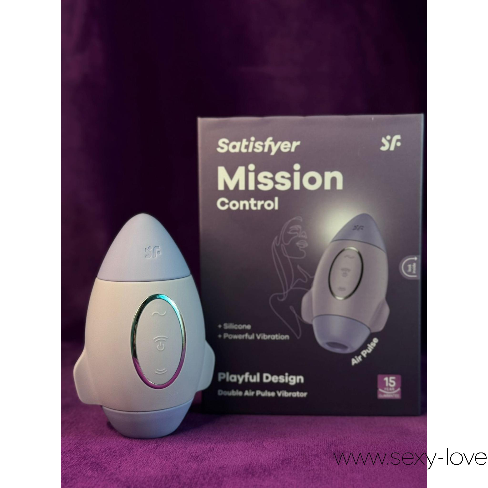 Mission Control от Satisfyer, 
	3... 2... 1... Стартуем!
	С Satisfyer Mission Control вы точно потеряете контроль — ведь он отправит вас в полёт по галактике удовольствия. Мягкие волны давления чередуются с заводными вибрациями, создавая настоящий фейерверк ощущений.

	11 волн давления + 12 вибраций — это ваша личная ракета для межпланетных оргазмов. Он компактный, но с характером: легко помещается в руку, но готов взорвать ваше воображение.

	А встроенный аккумулятор с магнитной USB-зарядкой — как запас топлива для бесконечных запусков. Всегда наготове, чтобы снова и снова отправить вас на орбиту блаженства.

	Готовы взлететь?

	 
