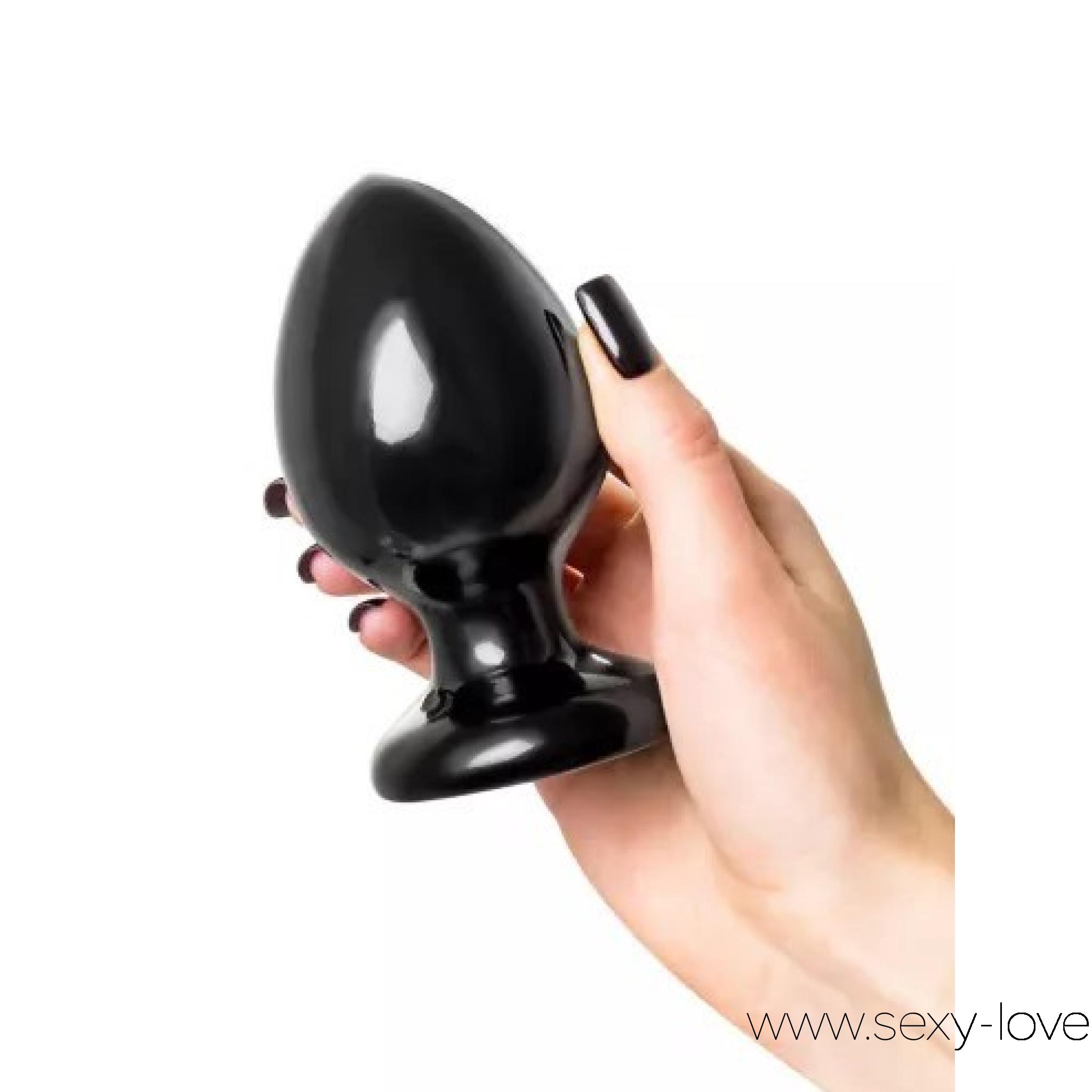 Анальная втулка POPO Pleasure by TOYFA Cetus α, PVC, черная, 11,5 см, Ø 6,2 см, 
	 TOYFA POPO Pleasure Cetus α — игрушка, которая создана, чтобы баловать и удивлять.

	Её гладкий зауженный кончик мягко скользит внутрь, приглашая к новым ощущениям, а упругая «начинка» из гелеобразного полимера играет с формой и реагирует на каждое движение. Поверхность блестящая и шелковистая на ощупь, без единого шва — только сплошное удовольствие.

	Обтекаемая форма постепенно раскрывает мышцы и дарит комфорт даже новичкам, а тонкая шейка и широкое основание заботятся о надёжной фиксации и спокойствии. Снизу втулка надёжно закрыта заглушкой, так что можно расслабиться и полностью отдаться ощущениям.

	Использовать можно с любым лубрикантом — выбирай тот, что ближе настроению. А мягкая упаковка сохранит маленький секрет, никому лишнему не выдавая твоё удовольствие.

	 
