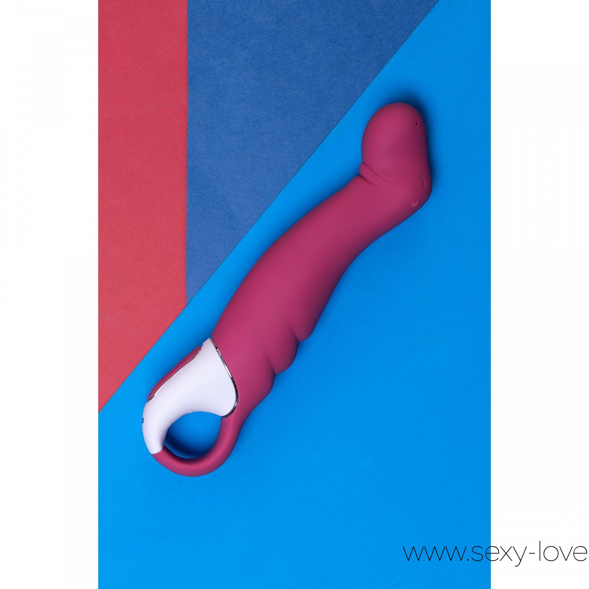 Необычный вибратор для точки G с согнутым концом «Petting Hippo», цвет розовый, Satisfyer, 
	Идеальное сочетание сильных моторов и высококачественного упругого силикона. Мощные и глубокие вибрации распределяются равномерно по всей поверхности игрушек, и стимулируют интенсивное воздействие. Стильный дизайн в дополнение к техническим характеристикам несомненно обеспечит уверенное увеличение показателей продаж.

	 

	Цвет: Розовый. Длина: 22.9 см.
