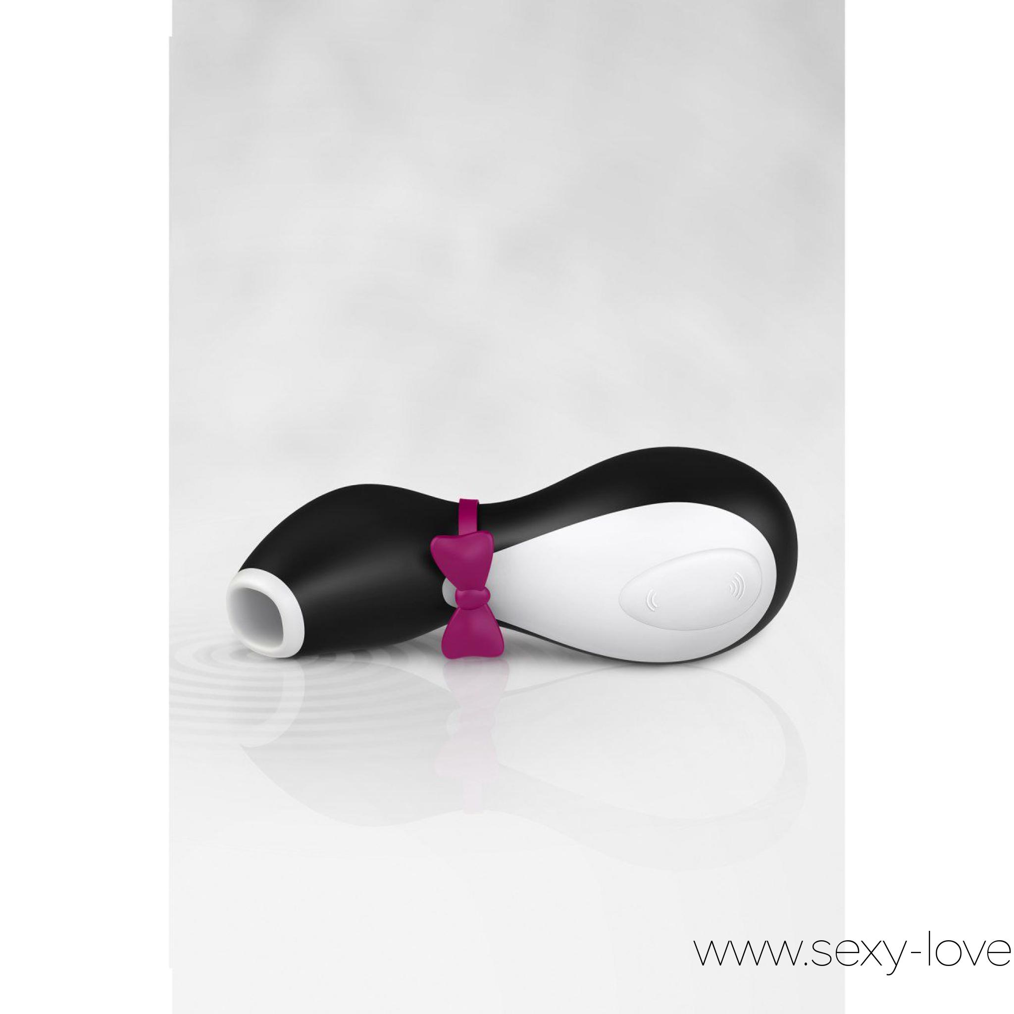 Вакуумно-волновой стимулятор клитора «Penguin Next Generation», цвет черный, Satisfyer, 
	Вакуумно-волновая стимуляция клитора – это лучшее, что могло случиться с женским оргазмом! Идеальный питомец в качестве первой игрушки - вызывает умиление, до тех пор, пока не пустить его в дело. Прекрасно подходит в качестве подарка подружке! Познала счастье – поделись с подругой.

	 

	Мистер Penguin – это многократные интенсивные оргазмы путем воздействия на эрогенную зону без прямого контакта с клитором, мягкий силиконовый носик лишь слегка касается области вокруг него. Взрывная волна наслаждения обеспечена уже с первых минут.

	 

	Этого джентльмена можно и нужно взять с собой в ванну или душ. Под водой ощущения будут еще насыщеннее, а оргазмы ощутимо сильнее. Удобный дизайн и простое управление позволит с легкостью использовать этот девайс для первого знакомства с бесконтактными стимуляторами.

	Магнитная USB-зарядка

