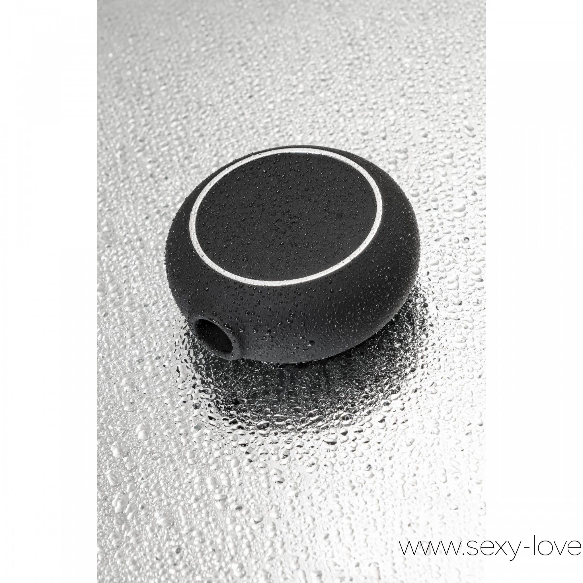 Вакуумный вибростимулятор клитора «Pro To Go 3», цвет черный, Satisfyer, 
	Один из самых стильных любовников для чувственных оргазмов – Pro To Go 3 от Satisfyer в черном цвете и дизайне, далеком от классических интимных игрушек. Компактный вибратор для наружной стимуляции клитора обладает двумя автономными моторами. Комбинируйте воздушную пульсацию и проникающие волны вибрации, чтобы достигать неземного блаженства каждый раз.

	 

	Бесконтактная стимуляция клитора – новейшая запатентованная технология Air Pulse для женских оргазмов. В вашем распоряжении 11 уровней интенсивности вакуум-волновой стимуляции и 12 программ вибрации – от нежной до интенсивной. Интуитивно понятное управление с помощью трех кнопок на корпусе.
