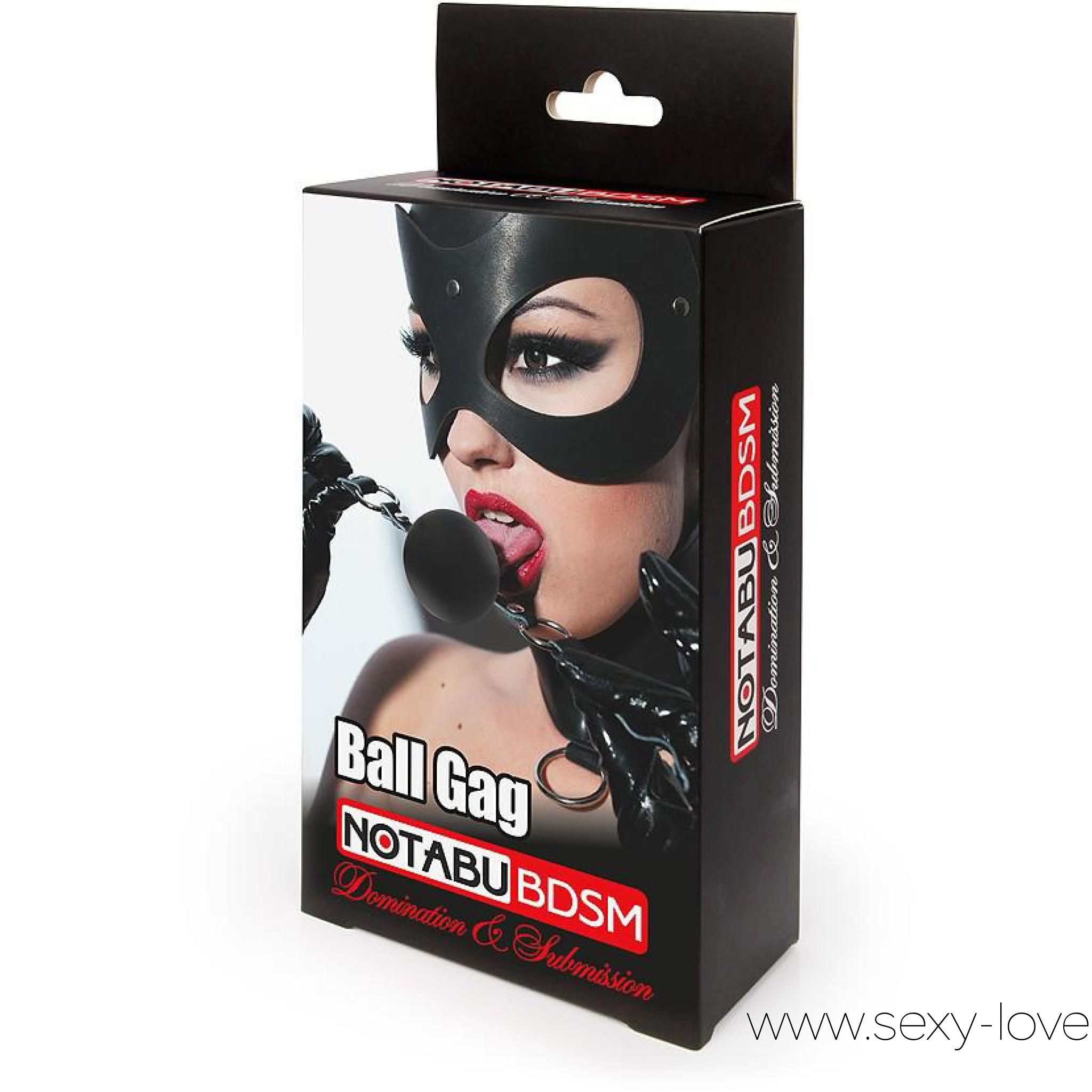 Черный кляп-шарик с регулируемым ремешком, диаметр 4 см, 
	Кляп с шариком должен присутствовать в арсенале каждого любителя БДСМ. Данная модель состоит из мягкого ремешка с возможностью регулирования размера и силиконового шарика диаметром 4 см, закрепленного с помощью металлических клепок.

	 

	Шарик легко помещается во рту, не вызывая неприятных ощущений. Изделие просто в применении. Не требует специального ухода.
