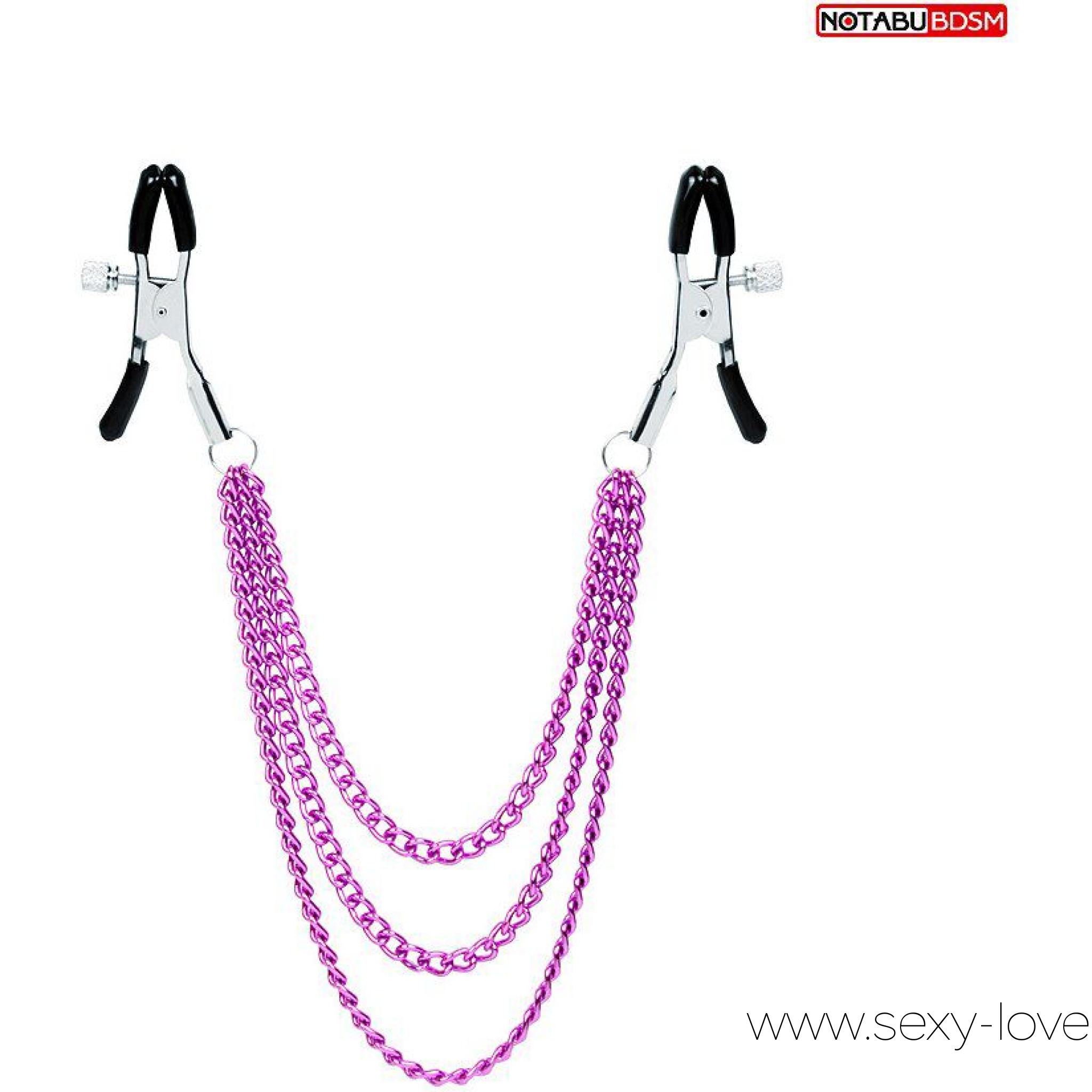 Зажимы на соски с цепочкой, 
	Изящные аксессуары для стимуляции сосков и усиления сексуального возбуждения.

	 

	На концах зажимов имеются специальные эластичные накладки, препятствующие сильному сдавливанию и травмированию сосков.

	 

	Зажимы соединены тремя лёгкими металлическими цепочками, дающими эффект утяжеления.

	 

	На каждом изделии предусмотрен регулировочный винт, позволяющий контролировать силу сдавливания сосков.

	 

	Интимные аксессуары могут использоваться соло или для парных любовных игр.
